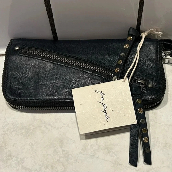 FREE PEOPLE Black Distressed Leather Wristlet Wallet. Brand new with tags - Picture 11 of 11